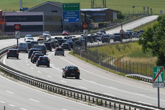 Est-ce que la possibilité de construire le nouvel hôpital à Glovelier a été envisagée ?