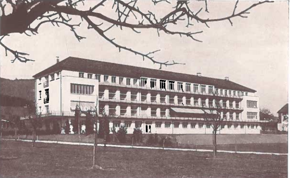  Quelle est l’histoire de l’hôpital de district de Delémont construit en 1935 ?